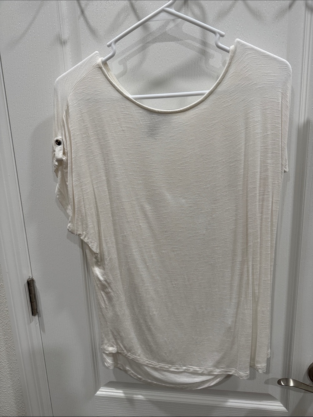 White House Black Market Cream Short Sleeve Scoop Neck Tee